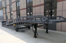 青島地區(qū)登車橋設(shè)備應(yīng)用全解析：選型、優(yōu)勢(shì)與常見問題